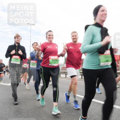 03.10.2025 - Köhlbrandbrückenlauf Matties Gatica Varas http://msf.ph/oto/9172747 03.10.2025 15:22:10 Position 3 8458, 7676, 9510, 21 meine-sportfotos.de