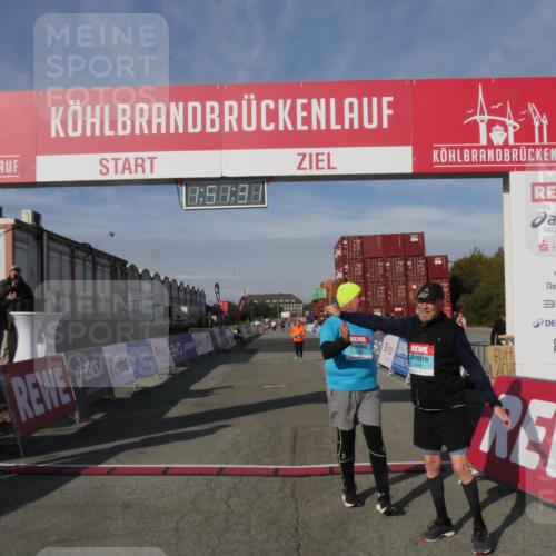 03.10.2025 - Köhlbrandbrückenlauf Matties Gatica Varas http://msf.ph/oto/9172752 03.10.2025 10:51:33 Ziel 2669 meine-sportfotos.de