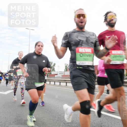 03.10.2025 - Köhlbrandbrückenlauf Matties Gatica Varas http://msf.ph/oto/9172754 03.10.2025 15:22:12 Position 3  meine-sportfotos.de