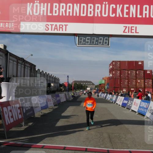 03.10.2025 - Köhlbrandbrückenlauf Matties Gatica Varas http://msf.ph/oto/9172761 03.10.2025 10:51:38 Ziel 2669 meine-sportfotos.de