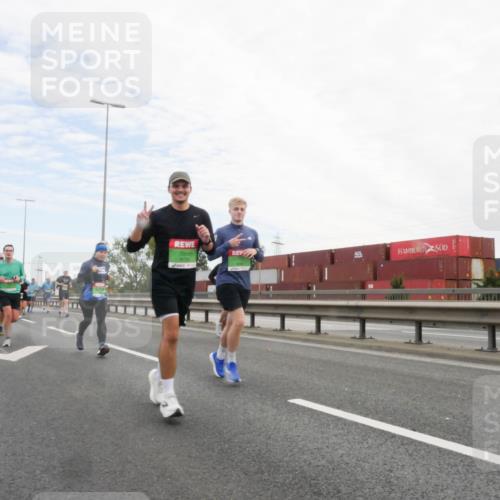 03.10.2025 - Köhlbrandbrückenlauf Matties Gatica Varas http://msf.ph/oto/9172764 03.10.2025 15:22:15 Position 3 9735 meine-sportfotos.de