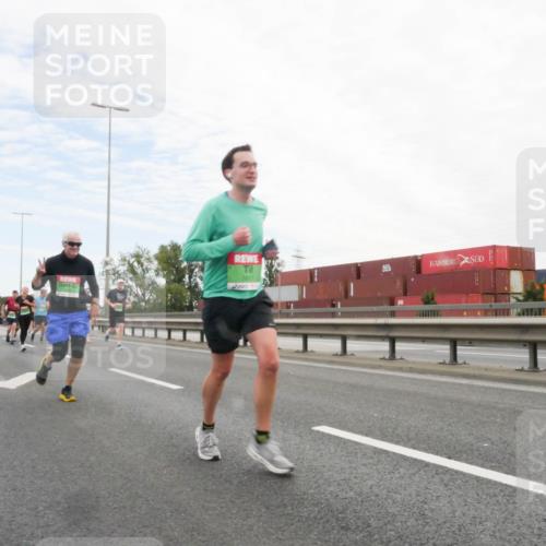03.10.2025 - Köhlbrandbrückenlauf Matties Gatica Varas http://msf.ph/oto/9172774 03.10.2025 15:22:17 Position 3  meine-sportfotos.de