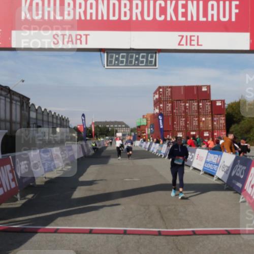 03.10.2025 - Köhlbrandbrückenlauf Matties Gatica Varas http://msf.ph/oto/9172782 03.10.2025 10:51:56 Ziel 3474, 3477, 3776 meine-sportfotos.de