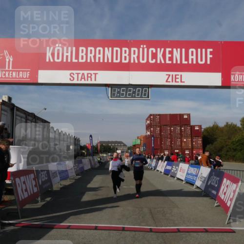 03.10.2025 - Köhlbrandbrückenlauf Matties Gatica Varas http://msf.ph/oto/9172799 03.10.2025 10:52:02 Ziel 2367, 3474, 3477 meine-sportfotos.de
