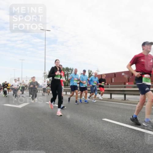 03.10.2025 - Köhlbrandbrückenlauf Matties Gatica Varas http://msf.ph/oto/9172800 03.10.2025 15:22:24 Position 3  meine-sportfotos.de