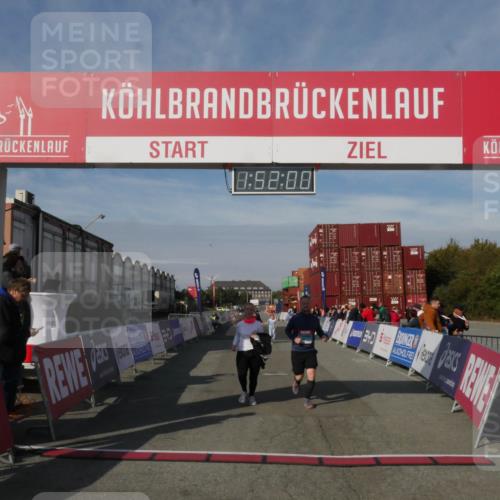 03.10.2025 - Köhlbrandbrückenlauf Matties Gatica Varas http://msf.ph/oto/9172802 03.10.2025 10:52:02 Ziel 2367, 3474, 3477 meine-sportfotos.de
