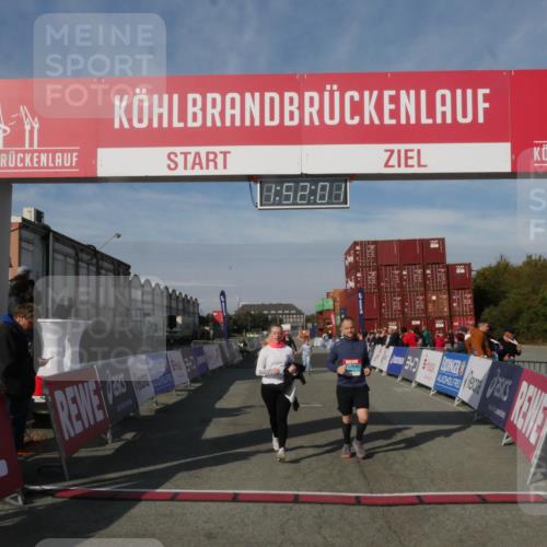 03.10.2025 - Köhlbrandbrückenlauf Matties Gatica Varas http://msf.ph/oto/9172804 03.10.2025 10:52:03 Ziel 2367, 3474, 3477 meine-sportfotos.de