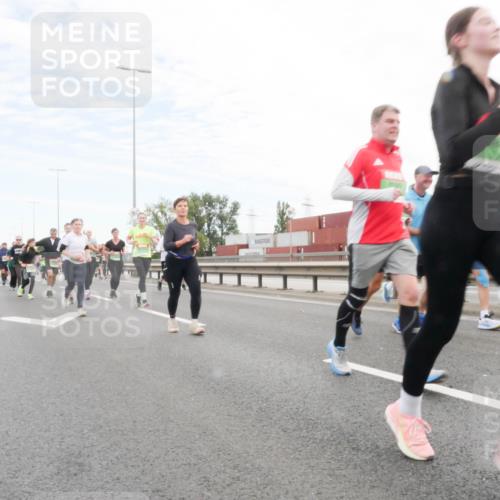 03.10.2025 - Köhlbrandbrückenlauf Matties Gatica Varas http://msf.ph/oto/9172805 03.10.2025 15:22:25 Position 3  meine-sportfotos.de
