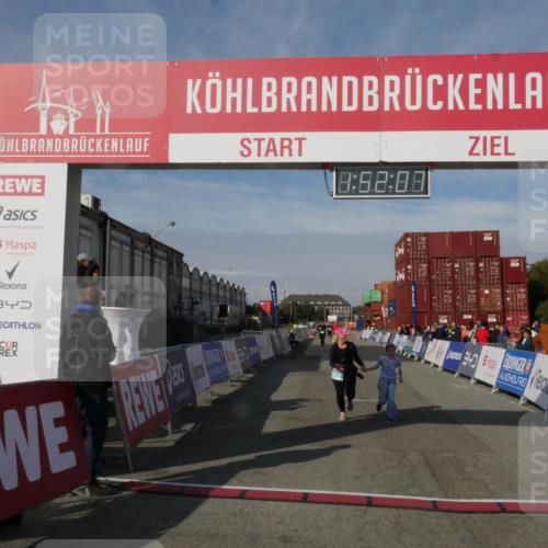 03.10.2025 - Köhlbrandbrückenlauf Matties Gatica Varas http://msf.ph/oto/9172817 03.10.2025 10:52:09 Ziel 2367 meine-sportfotos.de