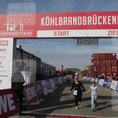 03.10.2025 - Köhlbrandbrückenlauf Matties Gatica Varas http://msf.ph/oto/9172823 03.10.2025 10:52:10 Ziel 2367 meine-sportfotos.de