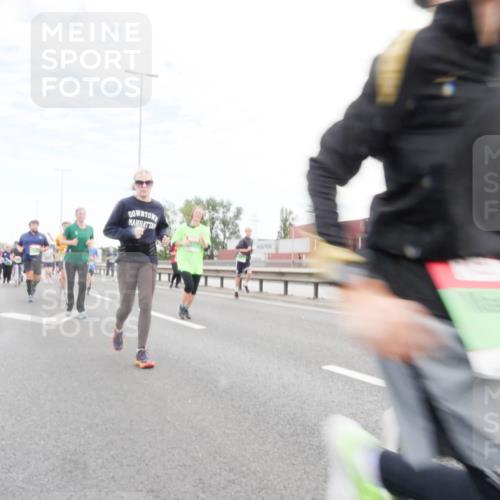 03.10.2025 - Köhlbrandbrückenlauf Matties Gatica Varas http://msf.ph/oto/9172824 03.10.2025 15:22:30 Position 3  meine-sportfotos.de
