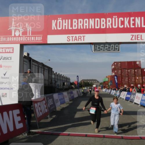 03.10.2025 - Köhlbrandbrückenlauf Matties Gatica Varas http://msf.ph/oto/9172825 03.10.2025 10:52:10 Ziel 2367 meine-sportfotos.de