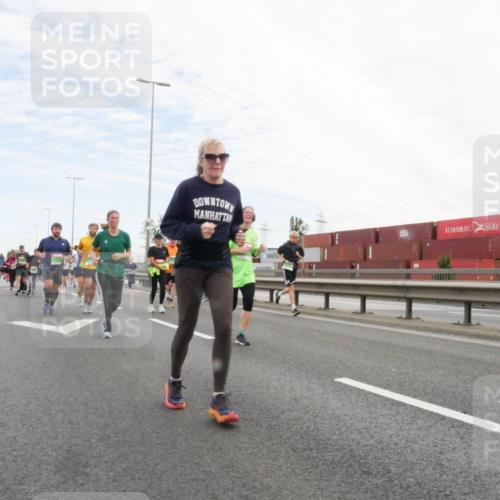 03.10.2025 - Köhlbrandbrückenlauf Matties Gatica Varas http://msf.ph/oto/9172826 03.10.2025 15:22:30 Position 3  meine-sportfotos.de