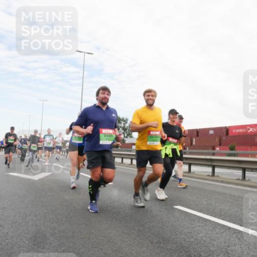 03.10.2025 - Köhlbrandbrückenlauf Matties Gatica Varas http://msf.ph/oto/9172838 03.10.2025 15:22:33 Position 3 200 meine-sportfotos.de