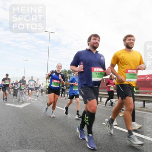 03.10.2025 - Köhlbrandbrückenlauf Matties Gatica Varas http://msf.ph/oto/9172839 03.10.2025 15:22:34 Position 3  meine-sportfotos.de
