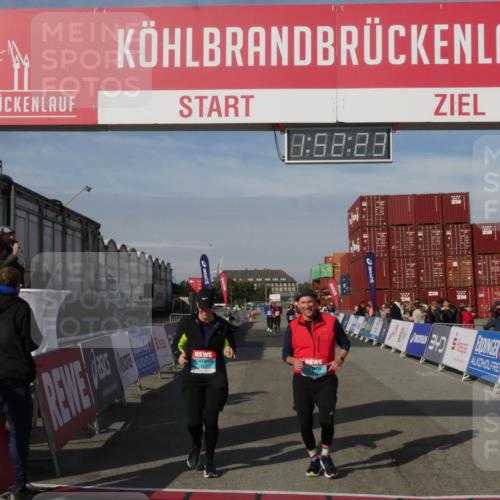 03.10.2025 - Köhlbrandbrückenlauf Matties Gatica Varas http://msf.ph/oto/9172840 03.10.2025 10:52:24 Ziel 2607, 2643 meine-sportfotos.de