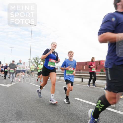 03.10.2025 - Köhlbrandbrückenlauf Matties Gatica Varas http://msf.ph/oto/9172841 03.10.2025 15:22:34 Position 3  meine-sportfotos.de