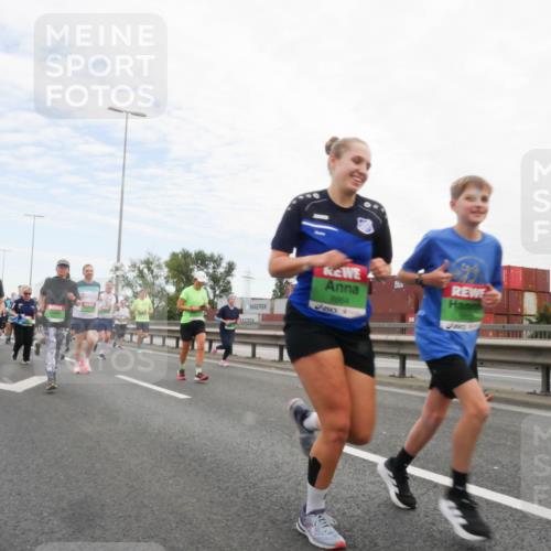 03.10.2025 - Köhlbrandbrückenlauf Matties Gatica Varas http://msf.ph/oto/9172843 03.10.2025 15:22:34 Position 3 8864 meine-sportfotos.de