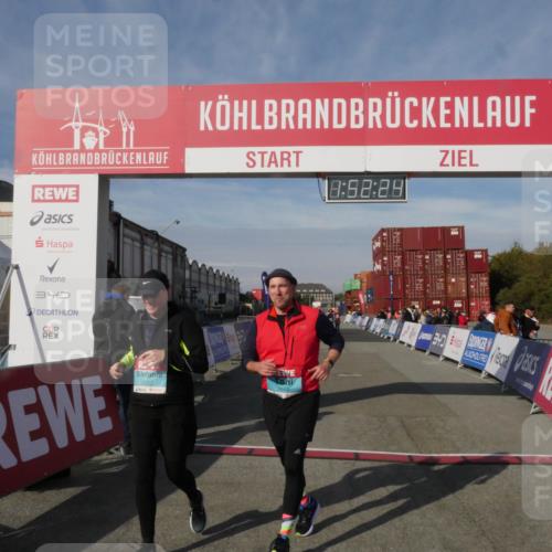 03.10.2025 - Köhlbrandbrückenlauf Matties Gatica Varas http://msf.ph/oto/9172848 03.10.2025 10:52:26 Ziel  meine-sportfotos.de