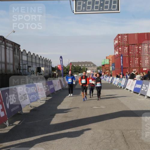 03.10.2025 - Köhlbrandbrückenlauf Matties Gatica Varas http://msf.ph/oto/9172850 03.10.2025 10:52:38 Ziel 2132, 2357, 2490, 2623 meine-sportfotos.de