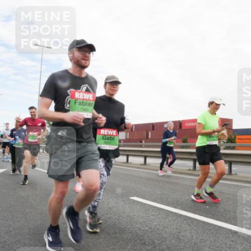 03.10.2025 - Köhlbrandbrückenlauf Matties Gatica Varas http://msf.ph/oto/9172851 03.10.2025 15:22:36 Position 3 7989, 8027 meine-sportfotos.de