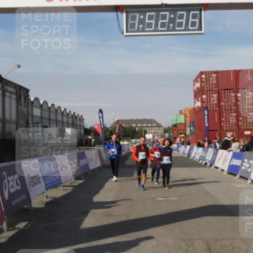 03.10.2025 - Köhlbrandbrückenlauf Matties Gatica Varas http://msf.ph/oto/9172852 03.10.2025 10:52:38 Ziel 2132, 2357, 2490, 2623 meine-sportfotos.de