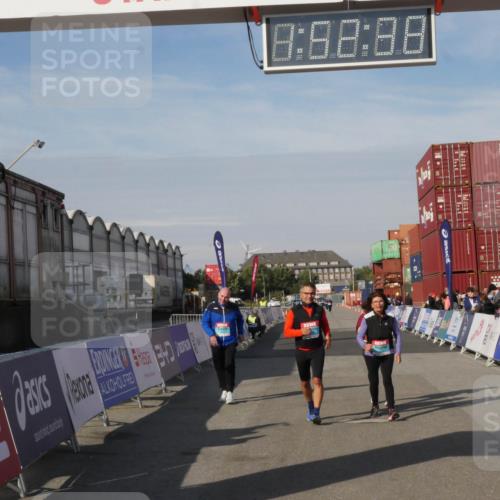 03.10.2025 - Köhlbrandbrückenlauf Matties Gatica Varas http://msf.ph/oto/9172857 03.10.2025 10:52:39 Ziel 2132, 2357, 2490, 2623 meine-sportfotos.de