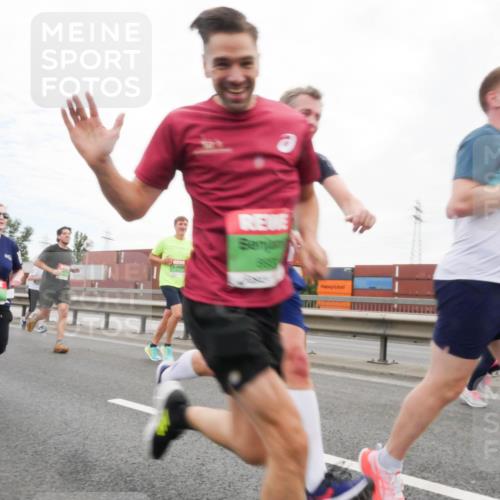 03.10.2025 - Köhlbrandbrückenlauf Matties Gatica Varas http://msf.ph/oto/9172858 03.10.2025 15:22:38 Position 3  meine-sportfotos.de