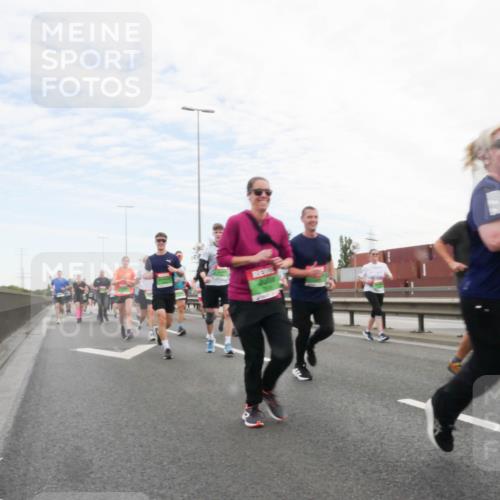 03.10.2025 - Köhlbrandbrückenlauf Matties Gatica Varas http://msf.ph/oto/9172862 03.10.2025 15:22:39 Position 3  meine-sportfotos.de