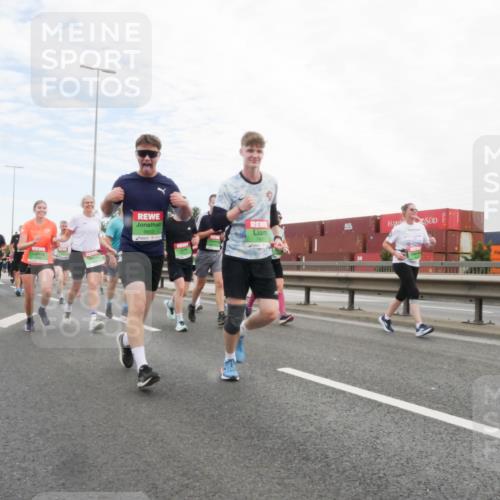 03.10.2025 - Köhlbrandbrückenlauf Matties Gatica Varas http://msf.ph/oto/9172868 03.10.2025 15:22:40 Position 3 1, 9653 meine-sportfotos.de