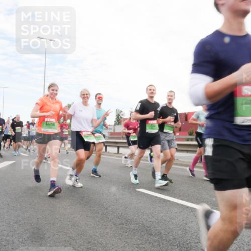 03.10.2025 - Köhlbrandbrückenlauf Matties Gatica Varas http://msf.ph/oto/9172872 03.10.2025 15:22:41 Position 3  meine-sportfotos.de