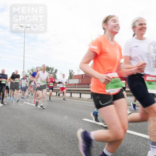 03.10.2025 - Köhlbrandbrückenlauf Matties Gatica Varas http://msf.ph/oto/9172877 03.10.2025 15:22:42 Position 3  meine-sportfotos.de