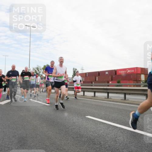 03.10.2025 - Köhlbrandbrückenlauf Matties Gatica Varas http://msf.ph/oto/9172879 03.10.2025 15:22:43 Position 3  meine-sportfotos.de