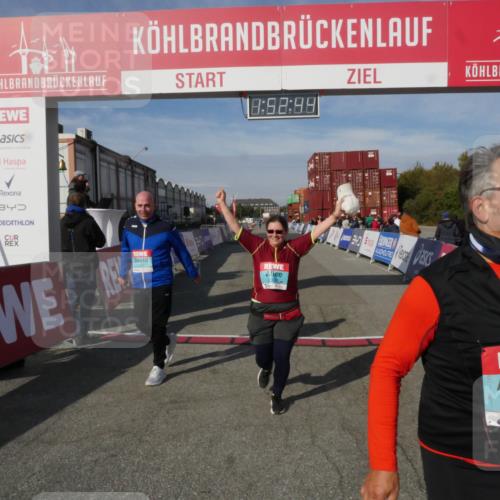 03.10.2025 - Köhlbrandbrückenlauf Matties Gatica Varas http://msf.ph/oto/9172883 03.10.2025 10:52:46 Ziel  meine-sportfotos.de
