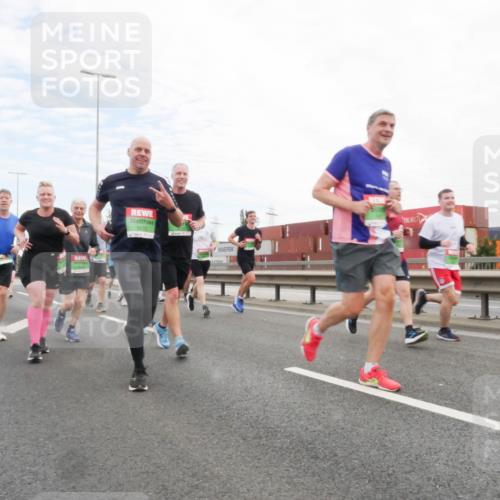 03.10.2025 - Köhlbrandbrückenlauf Matties Gatica Varas http://msf.ph/oto/9172886 03.10.2025 15:22:44 Position 3 9273 meine-sportfotos.de