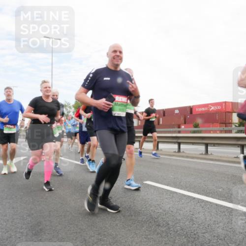 03.10.2025 - Köhlbrandbrückenlauf Matties Gatica Varas http://msf.ph/oto/9172888 03.10.2025 15:22:45 Position 3 9270 meine-sportfotos.de
