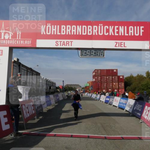 03.10.2025 - Köhlbrandbrückenlauf Matties Gatica Varas http://msf.ph/oto/9172889 03.10.2025 10:53:12 Ziel  meine-sportfotos.de