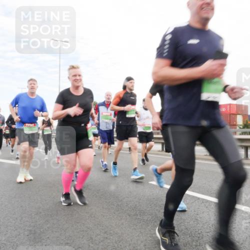 03.10.2025 - Köhlbrandbrückenlauf Matties Gatica Varas http://msf.ph/oto/9172890 03.10.2025 15:22:45 Position 3  meine-sportfotos.de