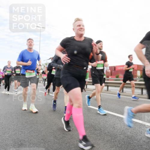 03.10.2025 - Köhlbrandbrückenlauf Matties Gatica Varas http://msf.ph/oto/9172892 03.10.2025 15:22:45 Position 3  meine-sportfotos.de