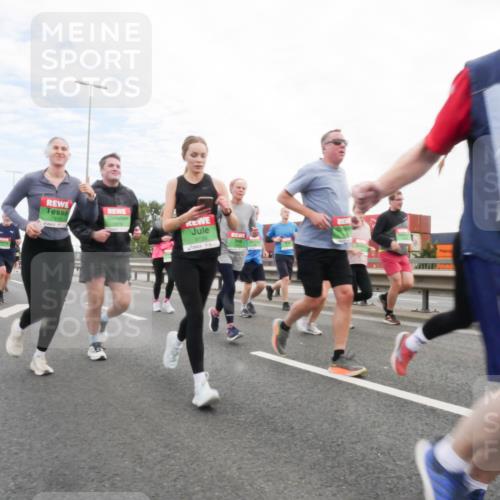 03.10.2025 - Köhlbrandbrückenlauf Matties Gatica Varas http://msf.ph/oto/9172899 03.10.2025 15:22:47 Position 3 7913, 9139 meine-sportfotos.de