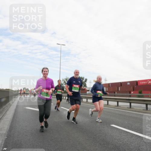 03.10.2025 - Köhlbrandbrückenlauf Matties Gatica Varas http://msf.ph/oto/9172905 03.10.2025 15:22:49 Position 3  meine-sportfotos.de