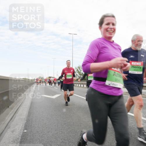 03.10.2025 - Köhlbrandbrückenlauf Matties Gatica Varas http://msf.ph/oto/9172909 03.10.2025 15:22:50 Position 3 9541 meine-sportfotos.de