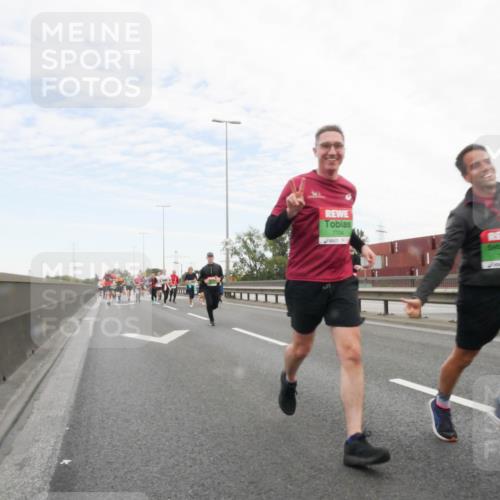 03.10.2025 - Köhlbrandbrückenlauf Matties Gatica Varas http://msf.ph/oto/9172913 03.10.2025 15:22:51 Position 3 7704 meine-sportfotos.de