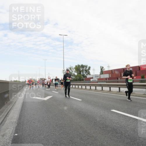 03.10.2025 - Köhlbrandbrückenlauf Matties Gatica Varas http://msf.ph/oto/9172917 03.10.2025 15:22:52 Position 3  meine-sportfotos.de