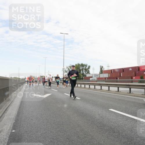 03.10.2025 - Köhlbrandbrückenlauf Matties Gatica Varas http://msf.ph/oto/9172919 03.10.2025 15:22:53 Position 3  meine-sportfotos.de