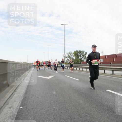 03.10.2025 - Köhlbrandbrückenlauf Matties Gatica Varas http://msf.ph/oto/9172923 03.10.2025 15:22:54 Position 3  meine-sportfotos.de