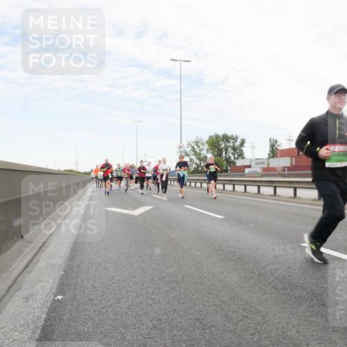 03.10.2025 - Köhlbrandbrückenlauf Matties Gatica Varas http://msf.ph/oto/9172925 03.10.2025 15:22:54 Position 3  meine-sportfotos.de