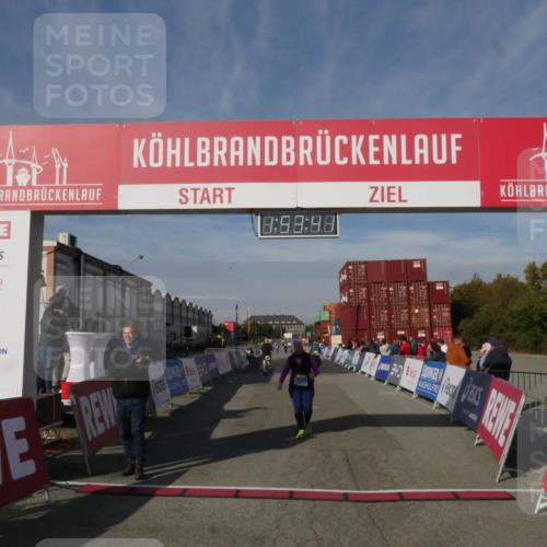 03.10.2025 - Köhlbrandbrückenlauf Matties Gatica Varas http://msf.ph/oto/9172935 03.10.2025 10:53:43 Ziel 2611, 3575, 3774 meine-sportfotos.de