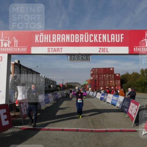 03.10.2025 - Köhlbrandbrückenlauf Matties Gatica Varas http://msf.ph/oto/9172937 03.10.2025 10:53:43 Ziel 2611, 3575, 3774 meine-sportfotos.de