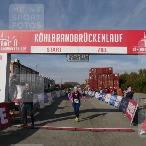 03.10.2025 - Köhlbrandbrückenlauf Matties Gatica Varas http://msf.ph/oto/9172939 03.10.2025 10:53:44 Ziel 2611, 3575, 3774 meine-sportfotos.de